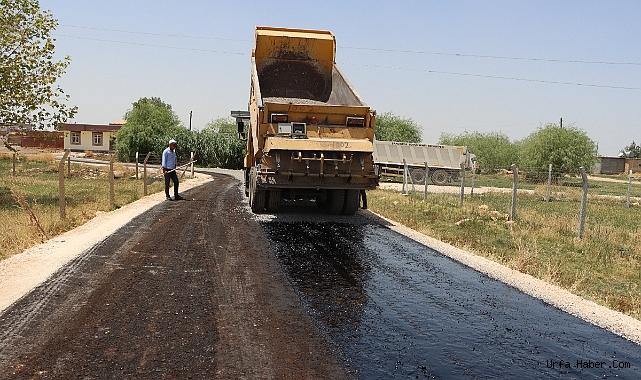 BÜYÜKŞEHİR VİRANŞEHİR'DE YOL KALİTESİNİ ARTIRMAK İÇİN SATHİ  ASFALT ÇALIŞMALARINI HIZLANDIRIYOR