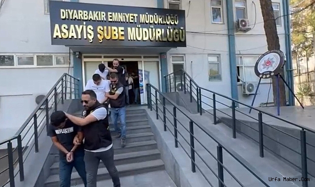 E-DEVLET SİTESİNİ TAKLİT EDEN ÇETEYE 7 İLDE OPERASYON