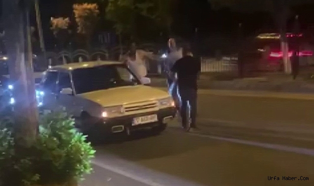 ELİNDEKİ SERT CİSİMLE DEFALARCA VURDU