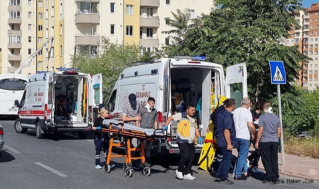 İŞÇİ SERVİSİ İLE KAMYON ÇARPIŞTI: 10 YARALI