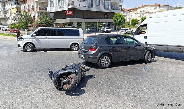 OTOMOBİL İLE MOTOSİKLET ÇARPIŞTI: 1 YARALI