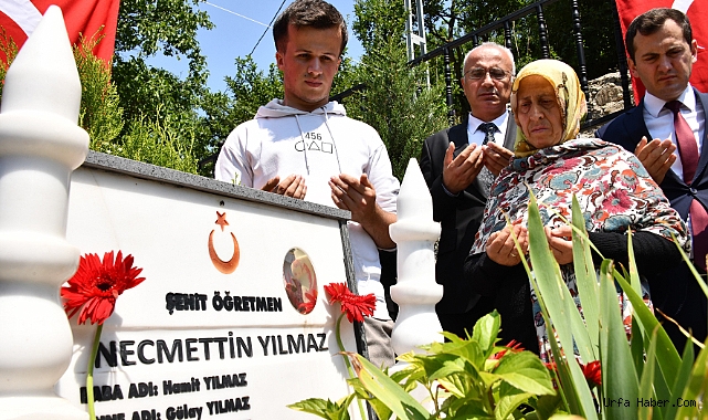 ŞANLIURFA’DA GÖREV YAPAN ŞEHİT ÖĞRETMEN KABRİ BAŞINDA ANILDI
