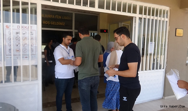 SINAVA GEÇ KALAN ADAYLAR İÇERİ ALINMADI