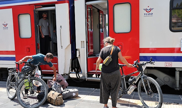140 GÜNDÜR PEDAL ÇEVİREREK DÜNYAYI GEZİYORLAR