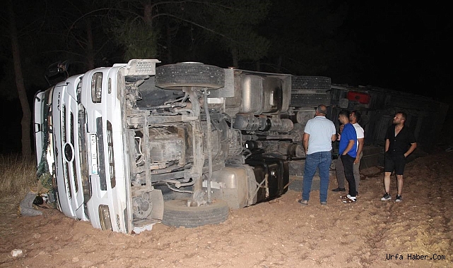 BAKIR KABLO YÜKLÜ TIR DEVRİLDİ: 1 YARALI