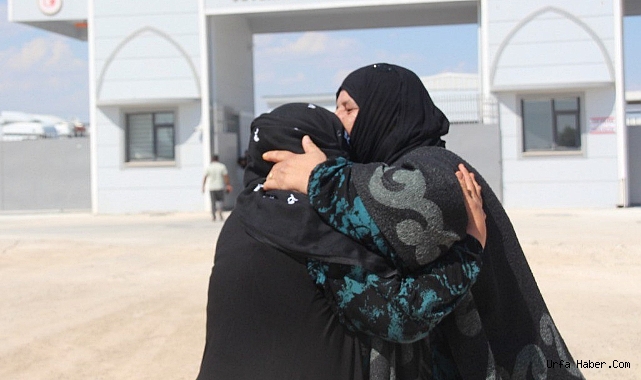 BİR YILDIR EVİNE GİDEMEYEN KADIN SONUNDA ÇOCUKLARINA KAVUŞTU