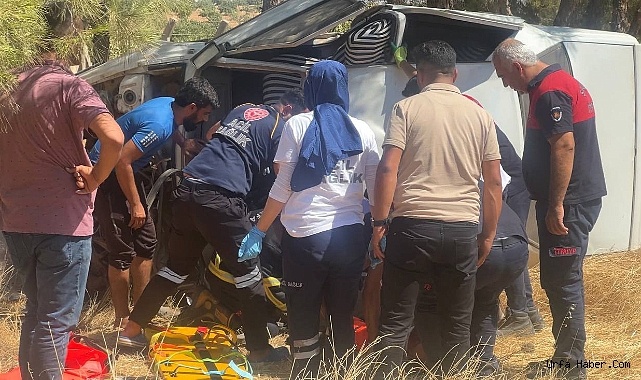 KONTROLDEN ÇIKAN OTOMOBİL AĞACA ÇARPTI: 2 YARALI