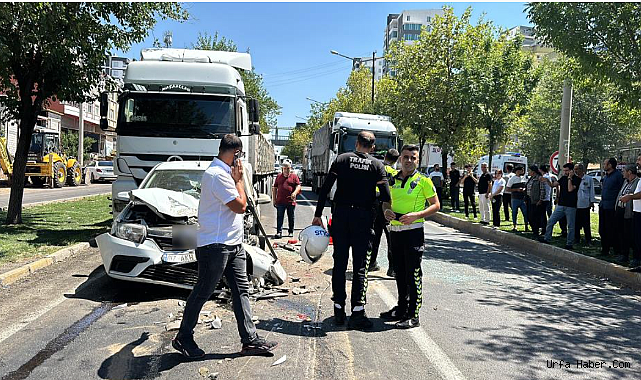 ŞANLIURFA'DA KIRMIZI IŞIKTA BEKLEYEN ARAÇLARA TIR ÇARPTI: 3 YARALI