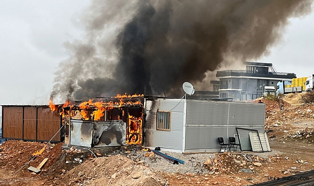 MALATYA'DA KONTEYNER YANGINI