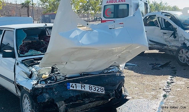 ŞANLIURFA’DA İKİ OTOMOBİL ÇARPIŞTI: 2 YARALI