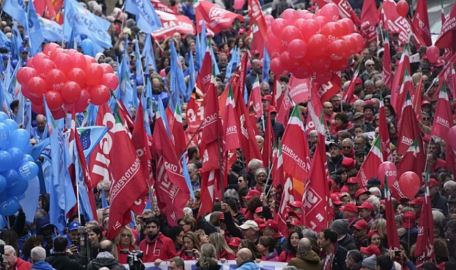 YÜZBİNLERCE İTALYAN İŞÇİ, MELONİ'NİN POLİTİKALARINA KARŞI GENEL GREV DÜZENLEDİ