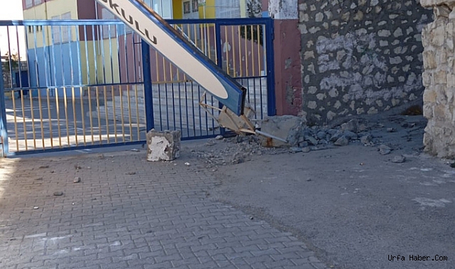 MARDİN’DE ŞİDDETLİ RÜZGAR TABELALARI SÖKTÜ