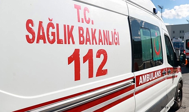 SERVİS MİNİBÜSÜ İLE OTOMOBİL ÇARPIŞTI: 1 ÖLÜ, 9 YARALI