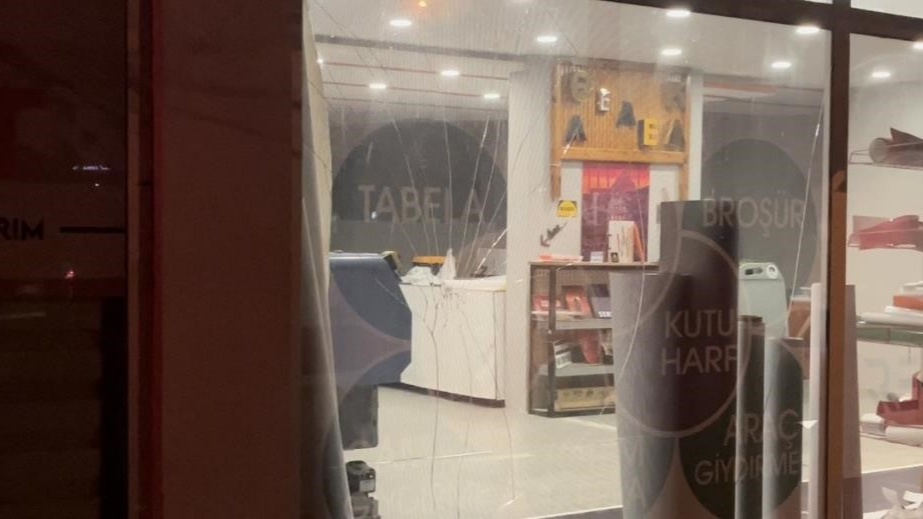 Otomobille Gelip Kurşun Yağdırdılar