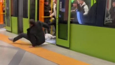 Metroda Yaşlı Adama Hakaret Eden Kişi Darbedildi