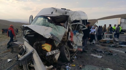 Van'da Katliam Gibi Kaza: 6 Ölü 8 Yaralı