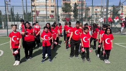 Şanlıurfa'da Bayraklar Otizmli Yüreklerle Dalgalandı