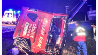 Van’da Yolcu Otobüsü Devrildi: 33 Yaralı