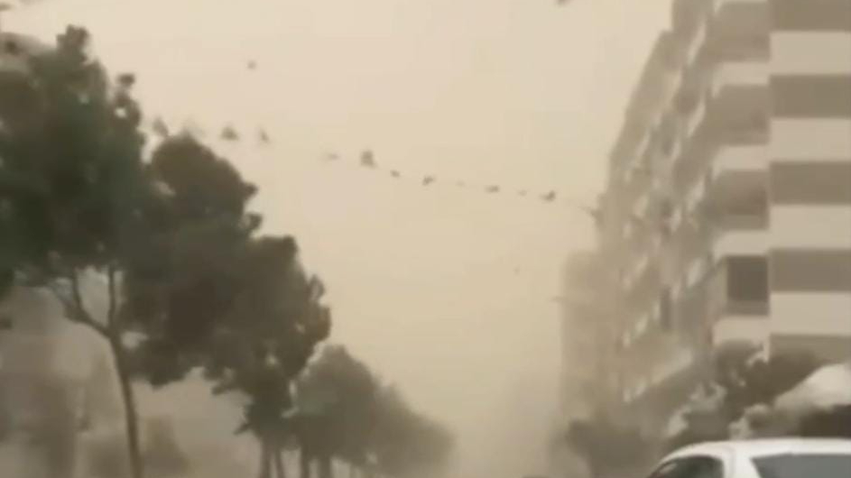 Şanlıurfa'da Fırtına Hayatı Olumsuz Etkiledi...