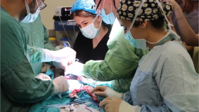 Doğar Doğmaz Hayata Tutundu: Tıp Tarihine Geçti!