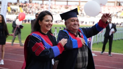 76 Yıl Sonra Hayalleri gerçek oldu!O Artık Üniversite Mezunu