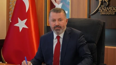 Milyonluk Maaşla Gündeme Gelen Rektör Hacca Gitti!