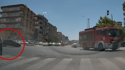 Ters Yönden Gelen İtfaiye Aracı  Otobile Çarptı: 3 Yaralı