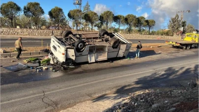 Tarım İşçilerini Taşıyan Servis Kaza Yaptı : 25 Yaralı !