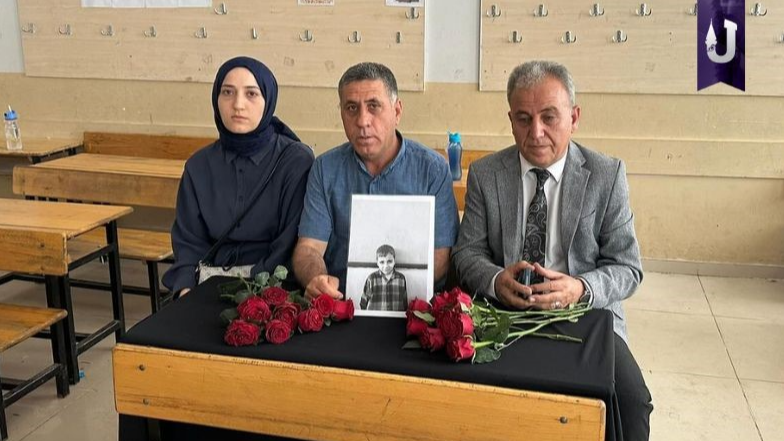 Maganda Kurşunuyla Ölen Öğrencinin Masası Güllerle Süslendi