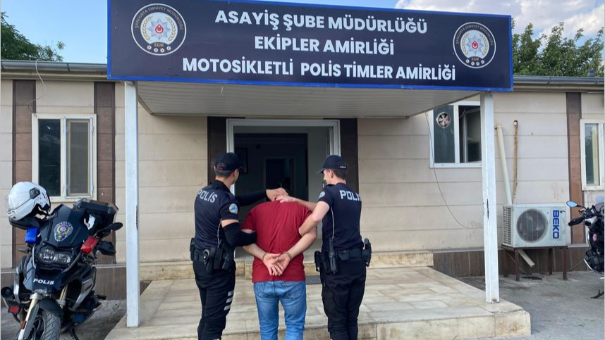 Şanlıurfa'da Şüpheli Şahsın Üzerinden Silah Çıktı !