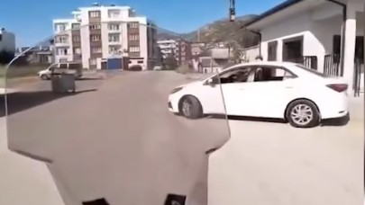 Motorcudan Polise Trafik Dersi!