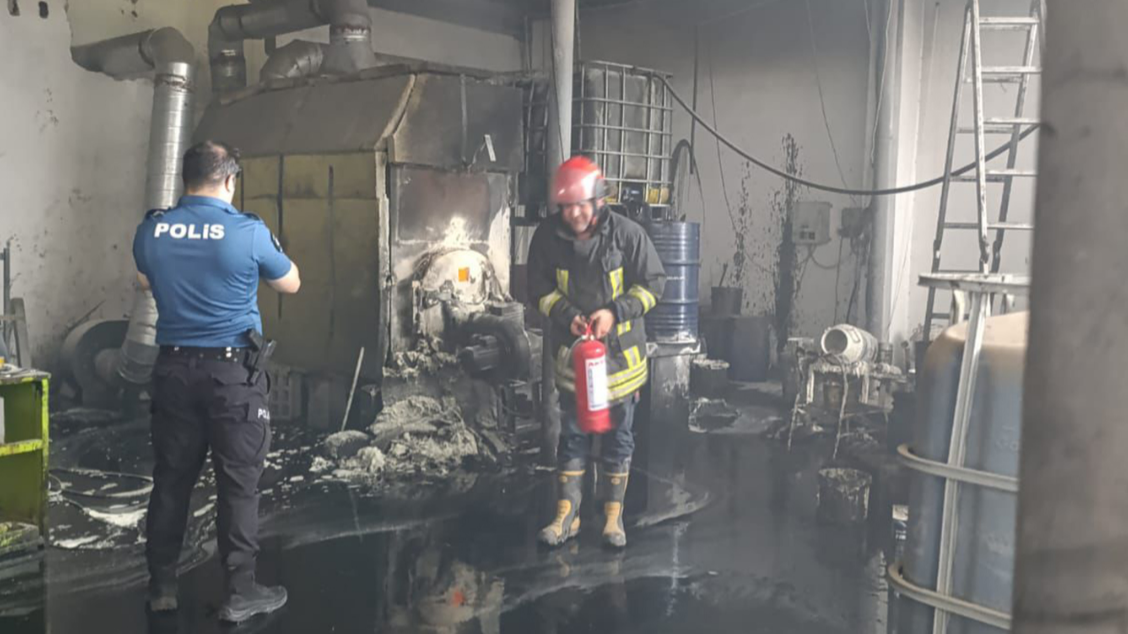 Şanlıurfa’da Eldiven Fabrikasında Yangın Çıktı