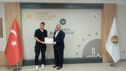 Alman Vatandaşı Müslüman Oldu! Yeni Adı "Kerem"!