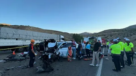 Malatya'da Feci Kaza:4 Kişi Hayatını Kaybetti,2 Yaralı