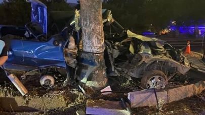 Elazığ’da Ağaca Çarpan Tofaş Hurdaya Döndü: 1 Ağır Yaralı