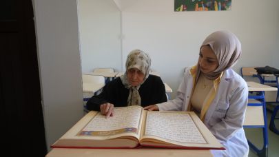 87 Yaşında Kur'an-ı Kerim Okumayı Öğrendi!