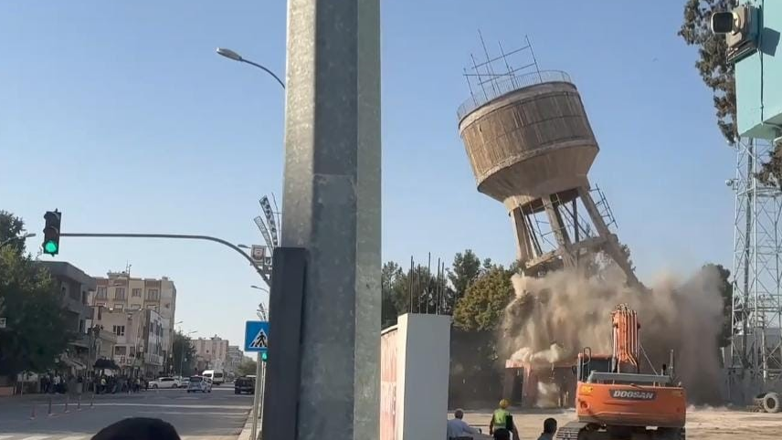 Şanlıurfa’da Yarım Asırlık Su Kulesi Yıkıldı