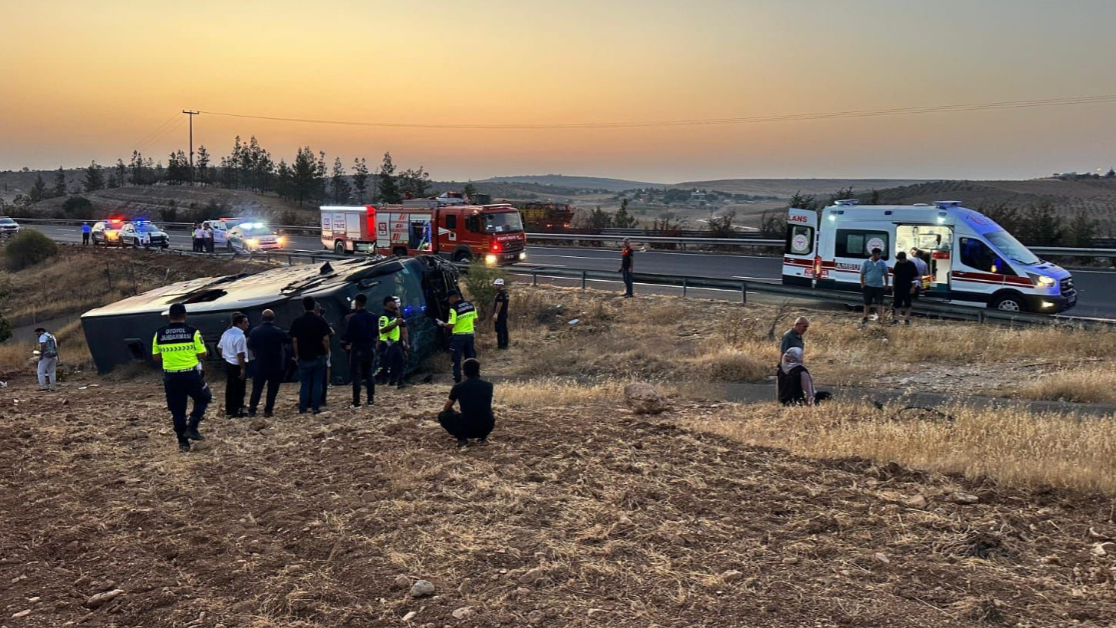 Şanlıurfa’da Yolcu Otobüsü Devrildi: 27 Kişi Yaralandı