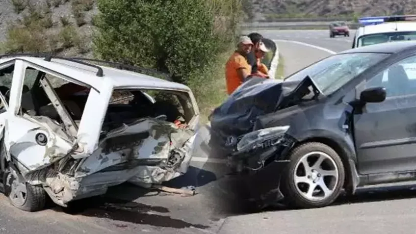 İki Otomobilin Çarpıştığı Kaza Panik Yarattı