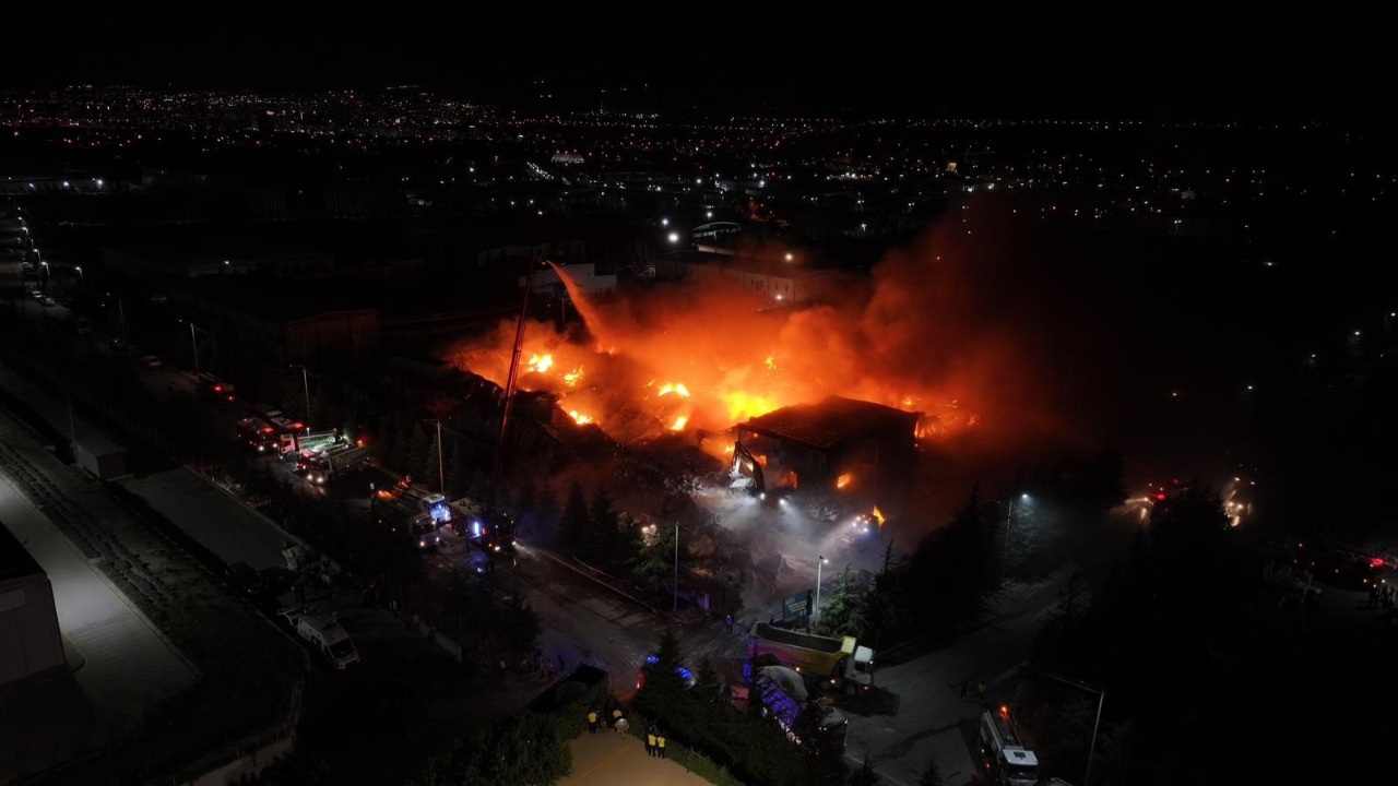 Niğde’de Fabrika Yangını: Söndürme Çalışmaları Sürüyor
