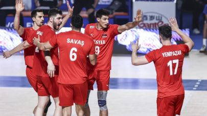 Sabah Akşam Galibiyet! Filenin Efeleri, Japonya’yı Fark Attı
