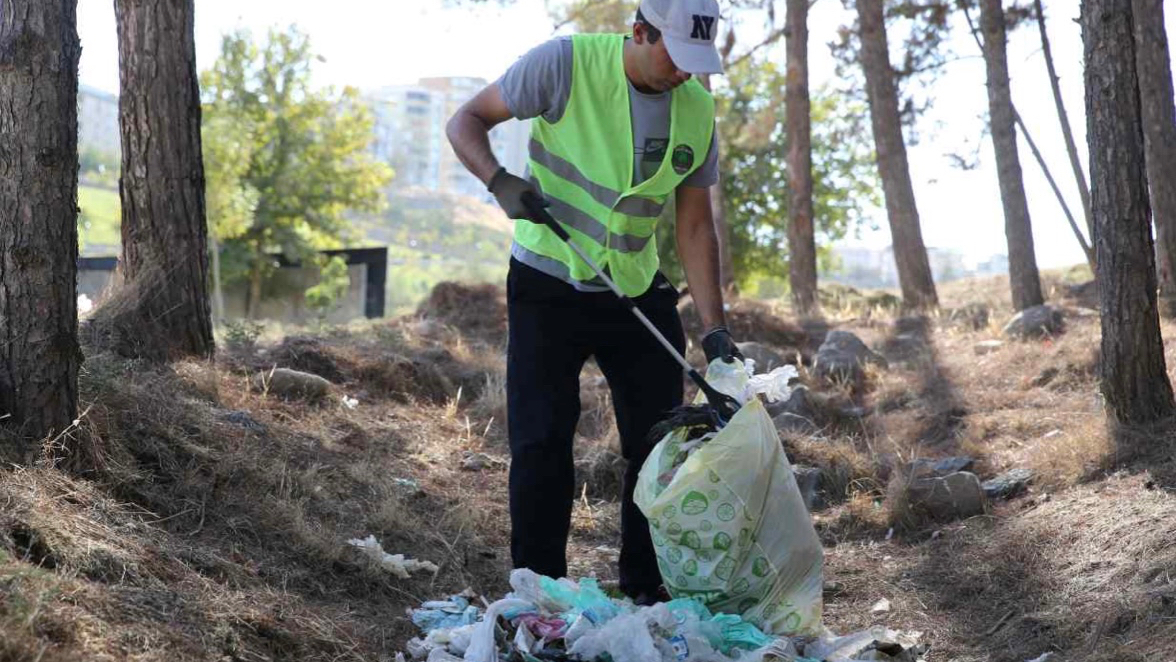 Urfalı Genç 105 Gündür Doğa İçin Ter Döküyor