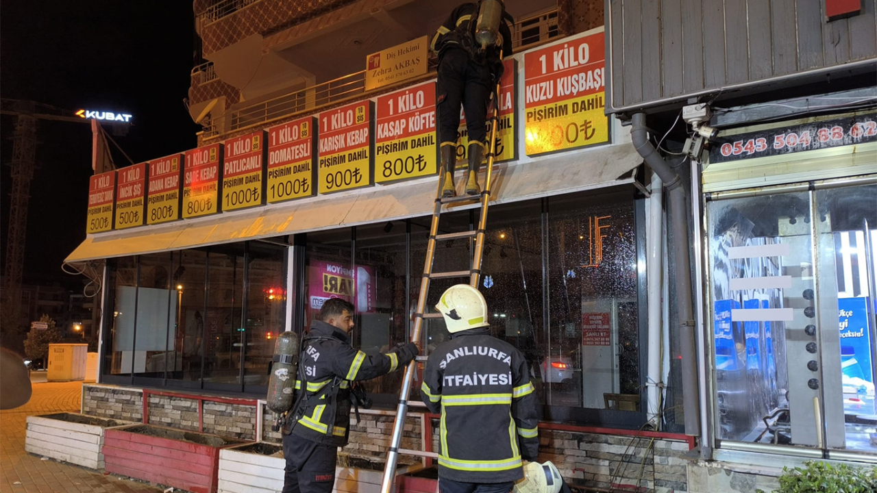 Şanlıurfa Karaköprü’de İş Yeri Çatısında Yangın