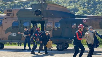 Turistler ve Vatandaşlar Artvin'de Helikopterle Kurtarıldı