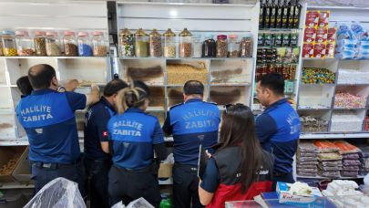 Urfa'da  Son Tüketim Tarihi Geçmiş Yüzlerce Ürün İmha Edildi