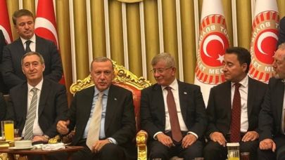 Geceye Damga Vuran Kare!