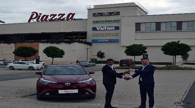 Piazza'dan Damatlık aldı otomobil kazandı