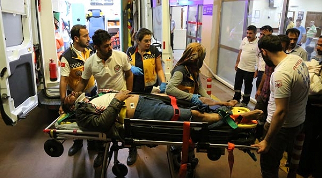 Şanlıurfa'da sepetli motosiklet şarampole devrildi: 8 yaralı
