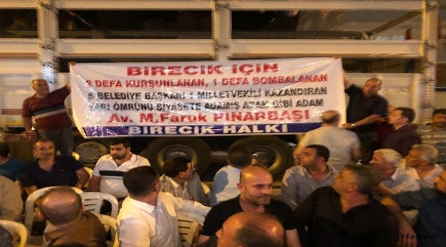 Birecik'te Pınarbaşı'na Destek Pankartı