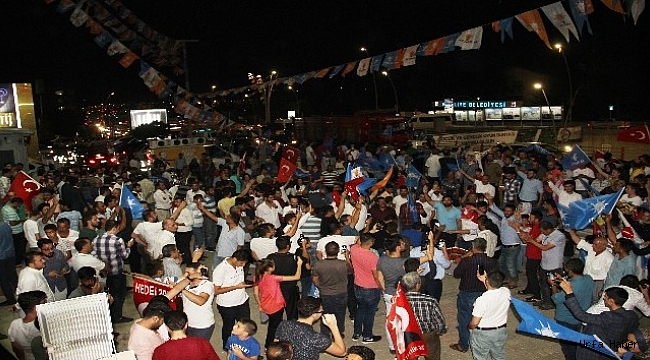 Şanlıurfa'da AK Parti'lilerin Seçim Zaferi Kutlaması